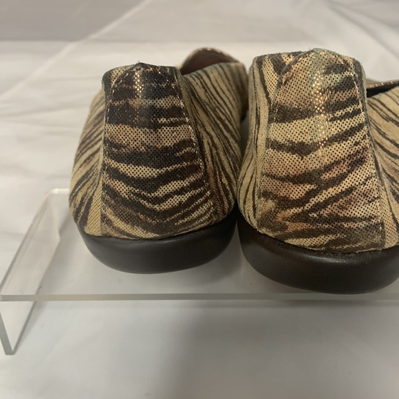 Aerosoles Tiger print women shoe size 9 comfort
Man made - Picture 4 of 4